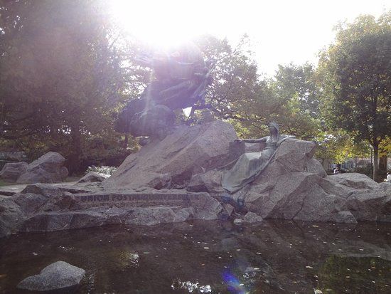 Universal Post Monument